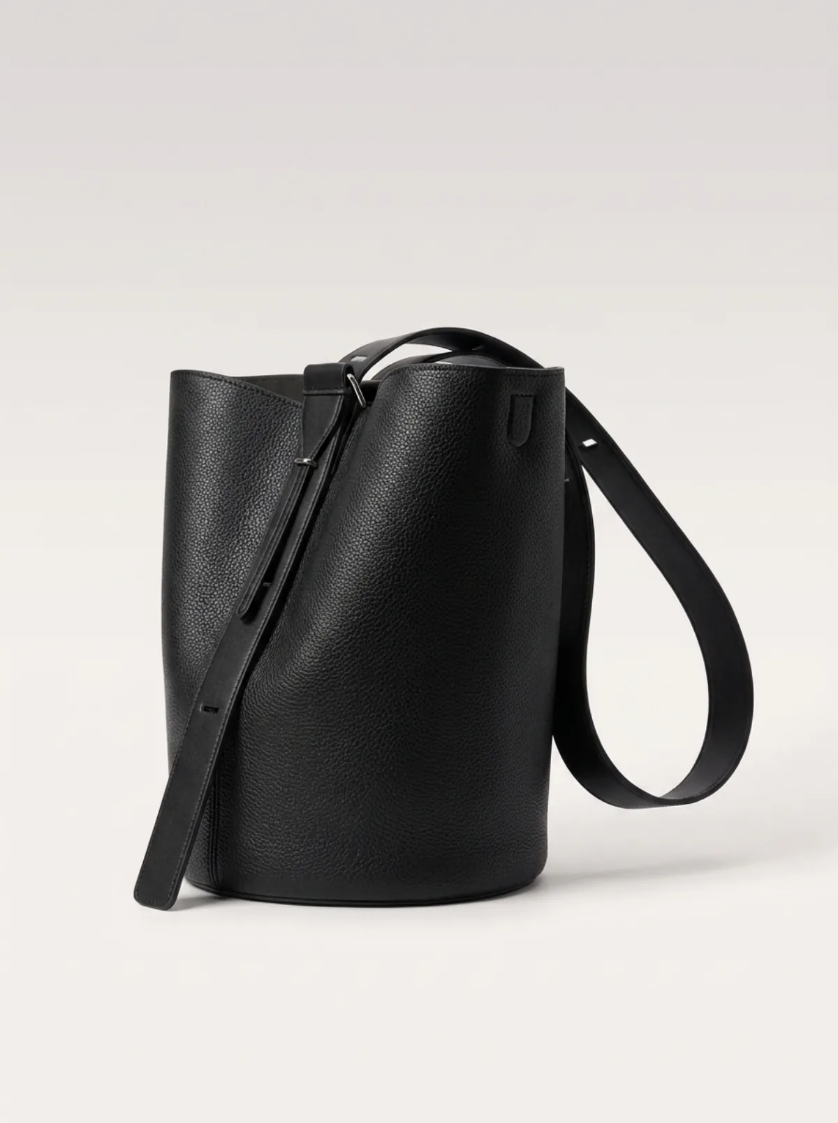Sac seau en cuir avec pochette extérieure